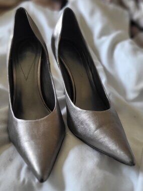 Silver Heels, Size 8